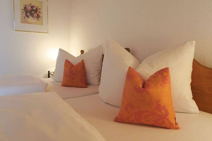 Ganze Ferienwohnung, Ferienwohnung Winkler Tirolerhof - Ferienwohnung mit 2 sep. Schlafzimmern, Balkon, 63qm in Prien, Prien am Chiemsee