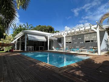 Chambre d’hôte pour 2 personnes, avec jardin et piscine dans DOM-TOM