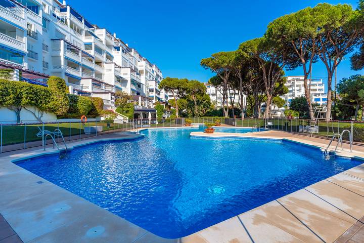 Ferienwohnung für 5 Personen, mit Garten und Kinderpool in Puerto Banús