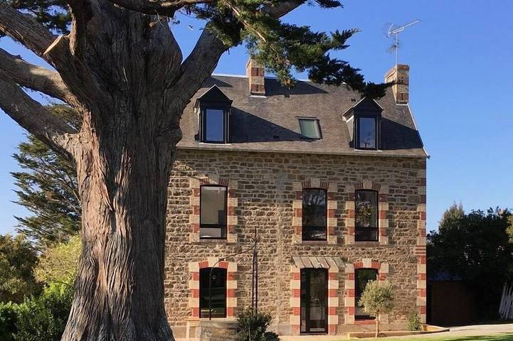 Location de vacances pour 8 personnes, avec jardin et terrasse dans Plage du Béchet