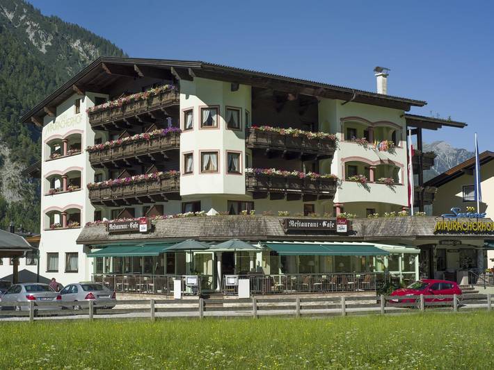 Hotel für 2 Personen, mit Balkon und Terrasse sowie Garten und Seeblick in Eben am Achensee