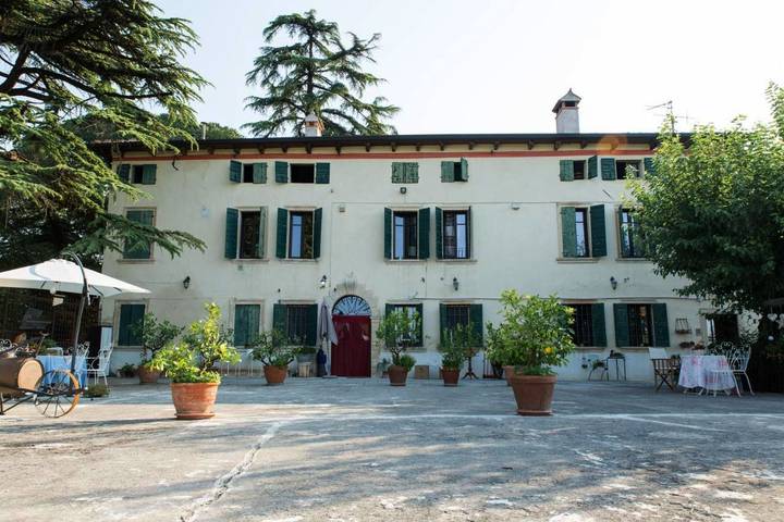 Alojamiento y desayuno para 6 personas, con Terraza además de Jardín y Vistas en Verona