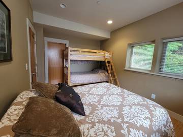 Vacation Home for 8 Guests in Bay City, Tillamook County, Picture 1