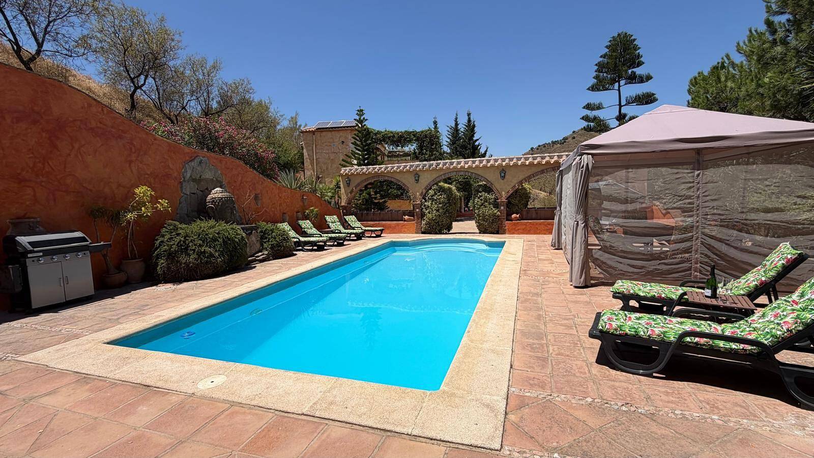 Holiday Home 'Casa Montes' with Lake View, Wi-Fi and Air Conditioning in Viñuela, Cordillera Penibética