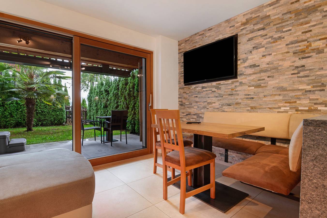 Ganze Wohnung, Ferienwohnung 'Sirona Lodge' mit Privatterrasse und Whirlpool in Jenesien, Sarntaler Alpen