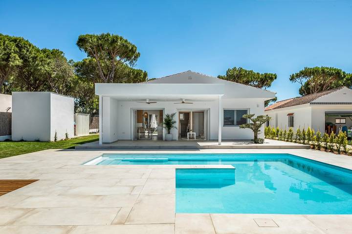 Casa rural para 4 personas, con jardín además de piscina para niños y jacuzzi en Andalucía