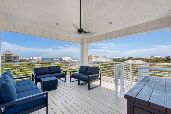 Vacation rental for 18 people, with hot tub and yard in Grayton Beach