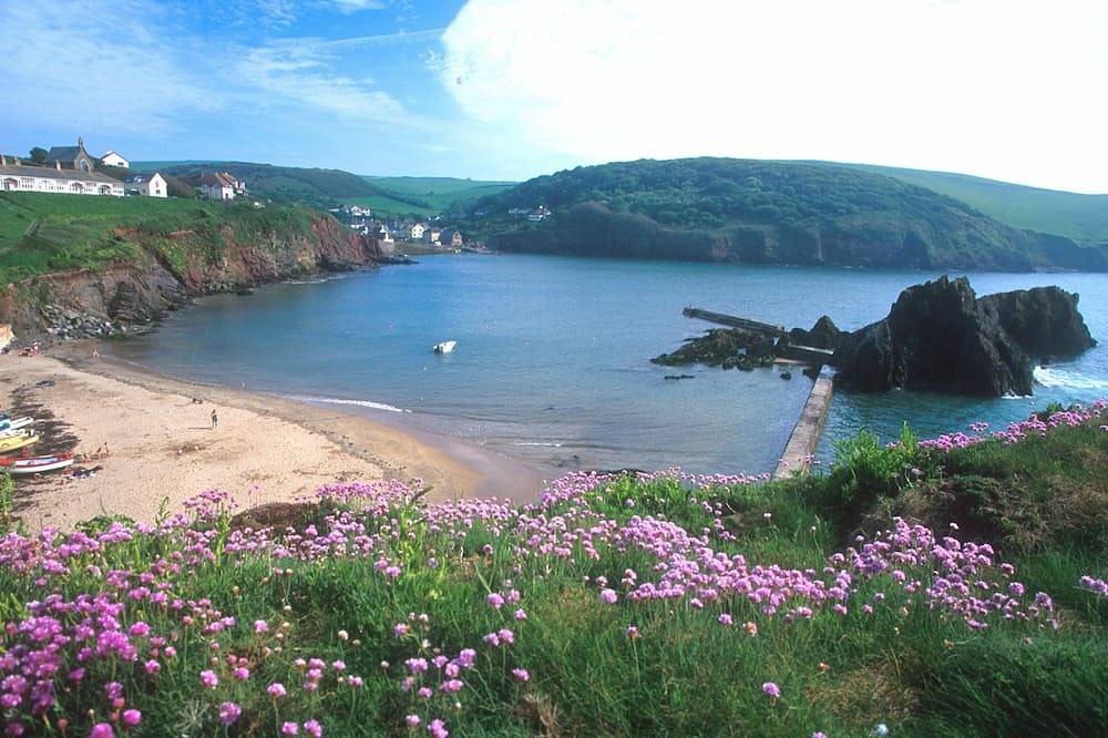 Entire apartment, Luxury apartment just yards from the beach sleeps 6 in South Huish, Hope Cove