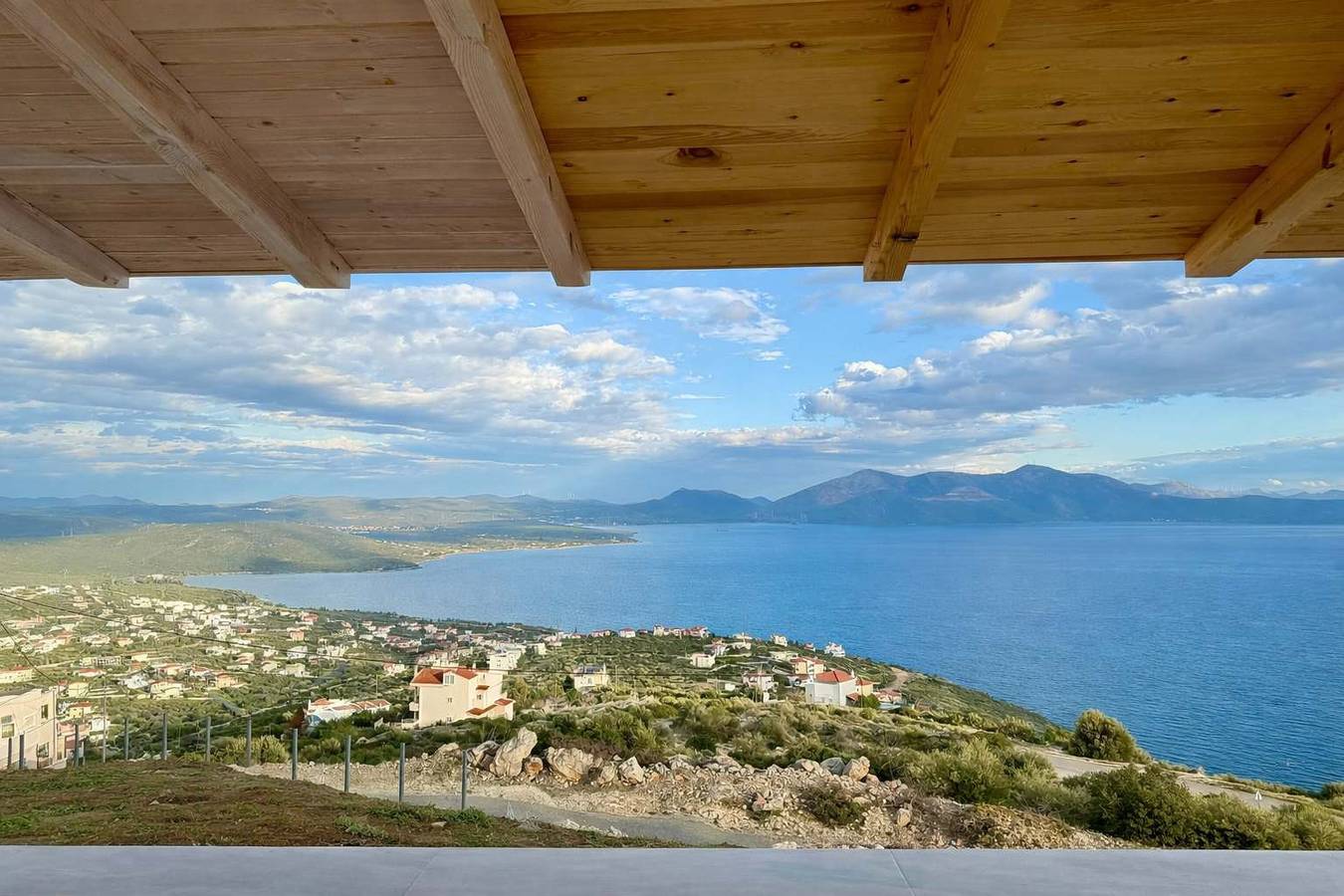Ganze Wohnung, Ferienwohnung für 5 Personen mit Balkon/Terrasse in Euböa
