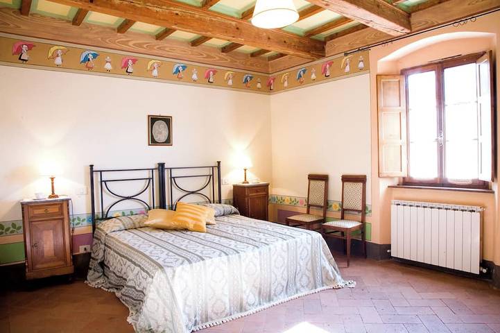 Villa 4 Seasons Tuscany wedding, with 10/11/12/13 bedrooms ensuites private pool in Pratovecchio Stia, Casentino