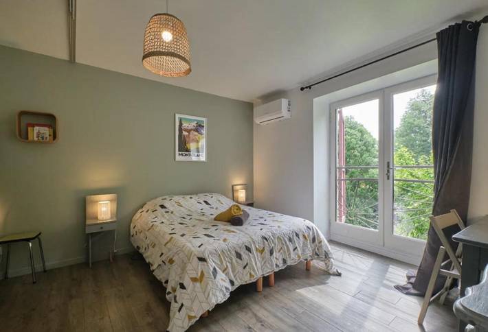 Location de vacances pour 14 personnes, avec vue et jardin, adapté aux familles à Corbelin (Isère)