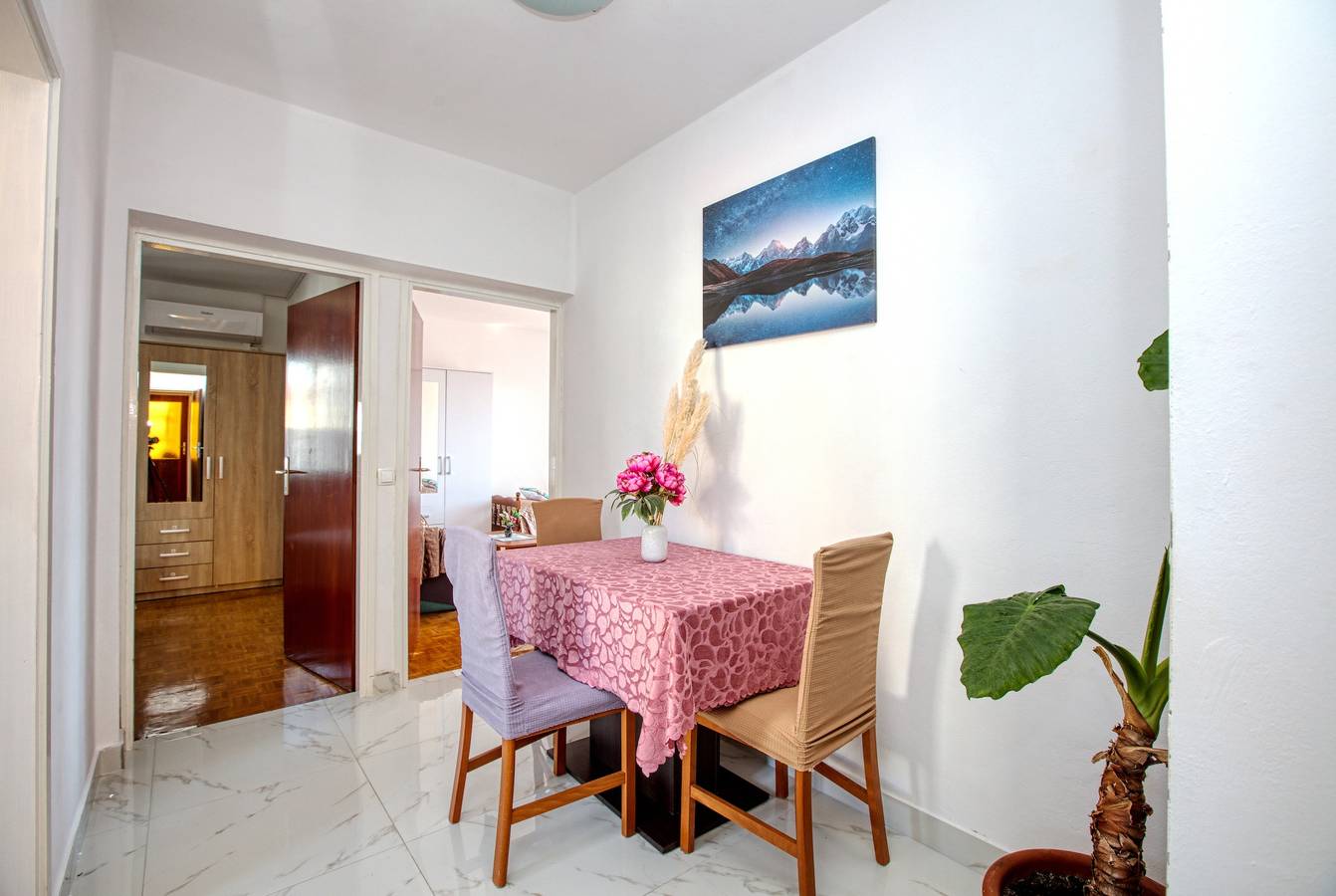 Ganze Wohnung, 2-Zimmer-Ferienwohnung mit Balkon und Meerblick Biograd na Moru, Biograd A-863-d in Biograd na Moru, Zadar