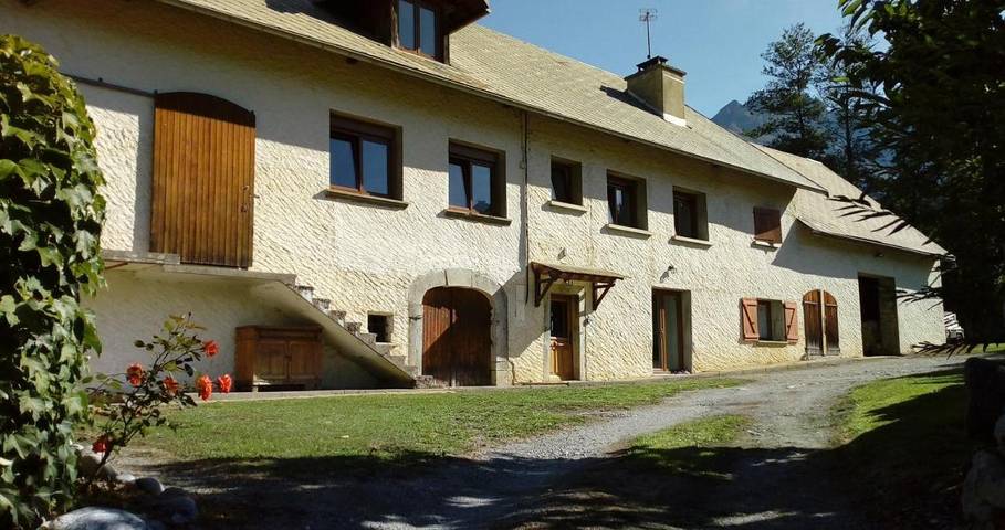 Gîte pour 6 personnes, avec vue et jardin dans Chauffayer