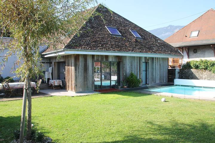 Gîte pour 4 personnes, avec piscine ainsi que jardin et terrasse, animaux acceptés