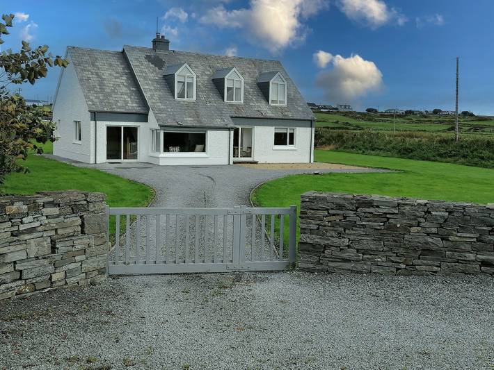 Vacation rental for 9 people, with Yard in County Clare