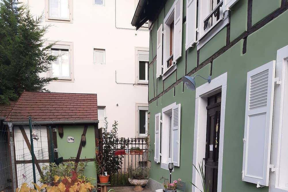 Entire apartment, La maison verte, a charming and modern two-room apartment in Strasbourg, Strasbourg region