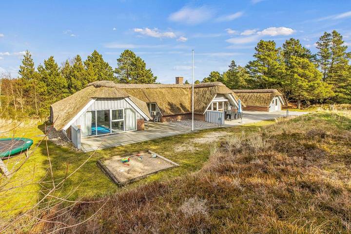 Ferienhaus für 8 Personen, mit Balkon/Terrasse und Whirlpool sowie Terrasse und Pool auf Rømø