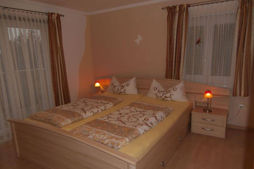 Lovingly furnished vacation apartments with pool/whirlpool/ central, quiet locon in Zachenberg, Ostbayern