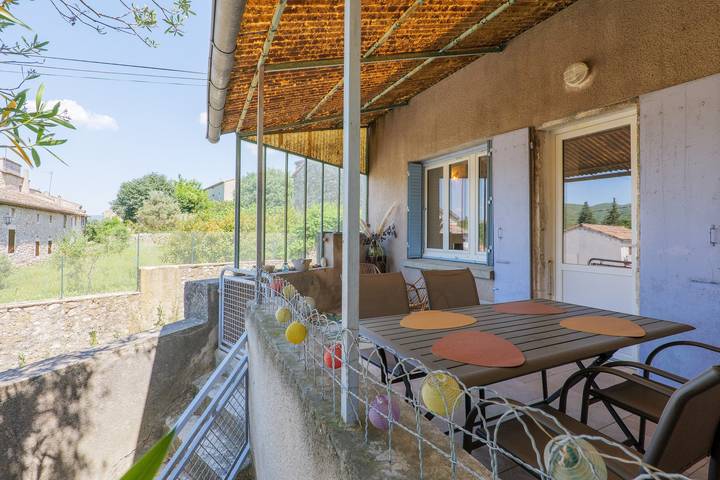 Charmant huis in Vallon Pont d'Arc met privéterras, tuin en Wi-Fi in Vallon-Pont-d'Arc, Gorges de l'Ardèche