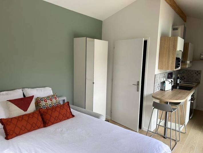 Gîte pour 2 personnes, avec piscine ainsi que jardin et vue à Pessac - 3