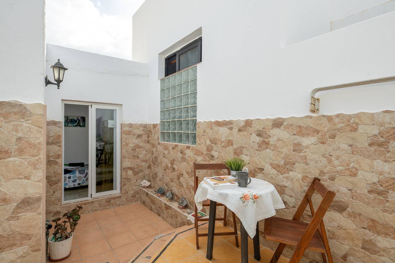 Entire apartment, Vacation Apartment 'Loft Valentina 2' with Shared Pool, Shared Terrace and Wi-Fi in Montaña Roja, Yaiza