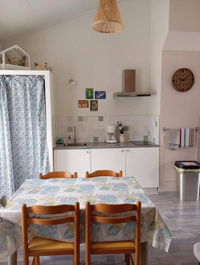 Location de vacances pour 4 personnes, avec vue ainsi que terrasse et jardin à Apremont - 2