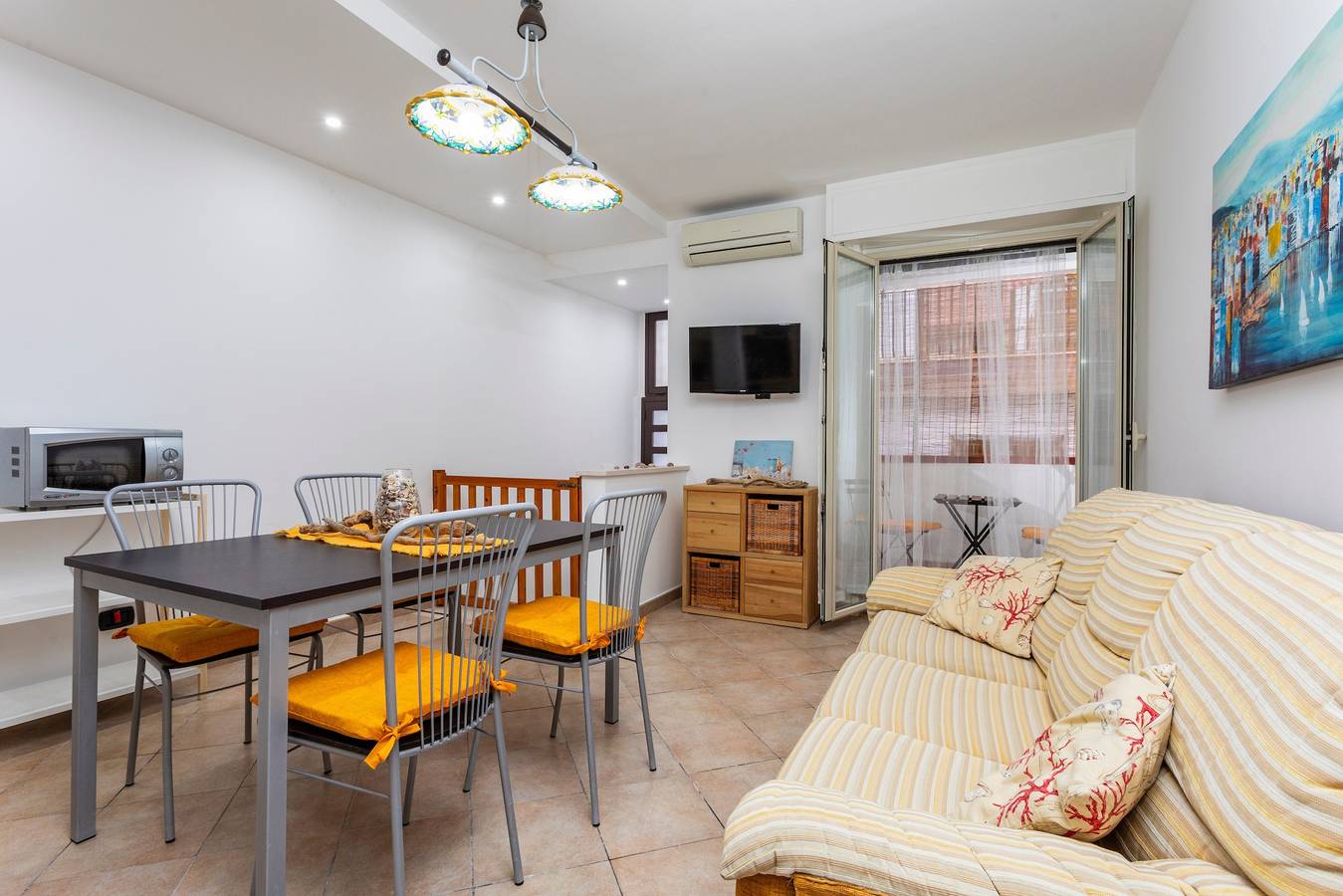 Entire apartment, 'Giardini Naxos' Apartment with Sea View, Wi-Fi and Air Conditioning in Giardini-Naxos, Messina Province