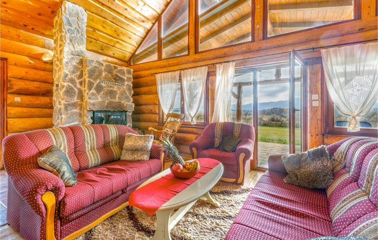 Reizende 2-Zimmer-Wohnung mit Pool, Terrasse und WLAN in Lovinac, Lika-Senj