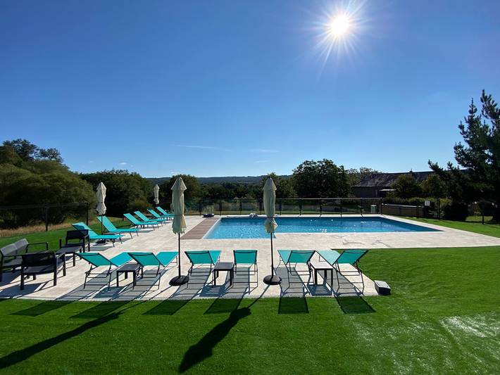 Gîte pour 10 personnes, avec piscine ainsi que jardin et terrasse, animaux acceptés