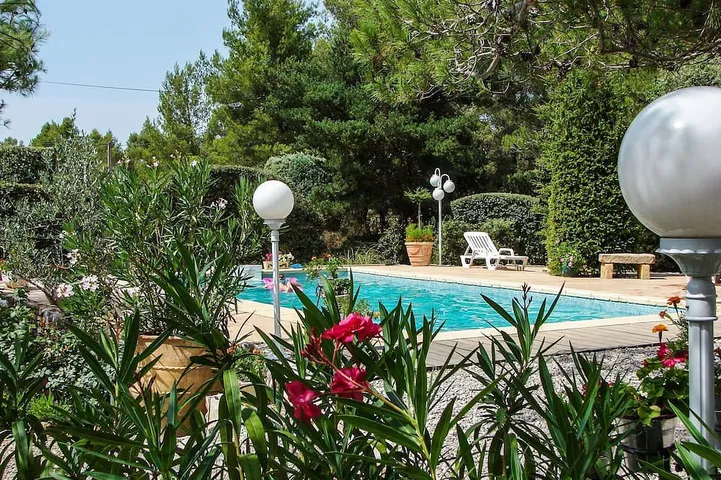 Villa pour 10 personnes, avec terrasse et jardin, animaux acceptés - 1