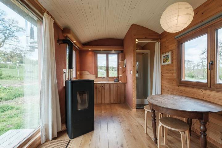 Location de vacances pour 2 personnes, avec vue ainsi que terrasse et jardin dans Cherain - 4