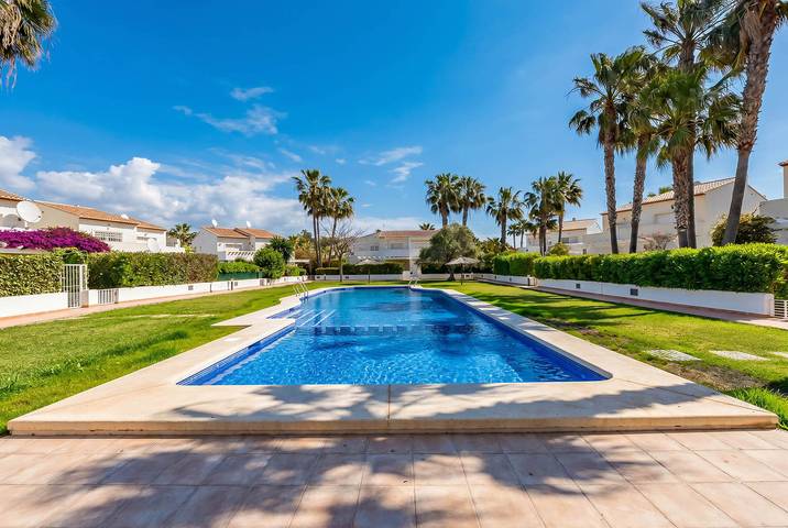 Bungalow für 6 Personen, mit Terrasse und Pool sowie Garten, kinderfreundlich in Calpe - 2