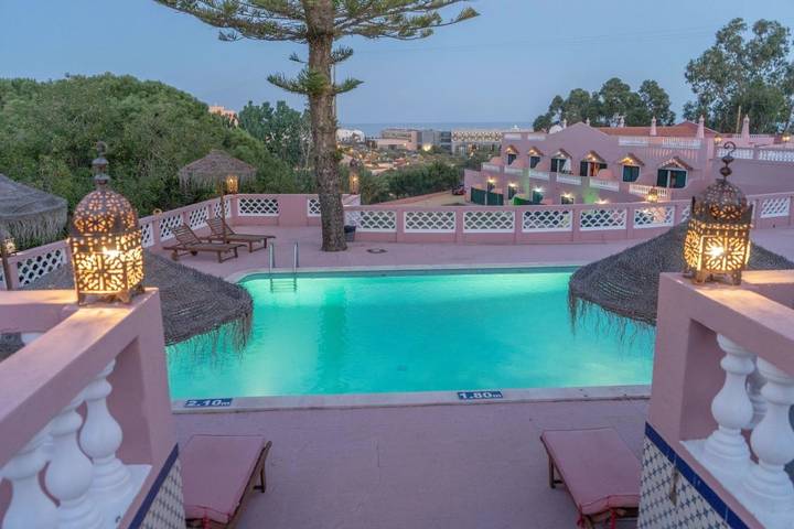 Pousada para 3 pessoas, com Varanda e Terraço e ainda Jardim and Piscina em São Sebastião