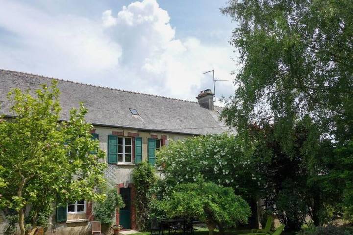 Location de vacances pour 10 personnes, avec piscine et jardin à Tour-en-Bessin