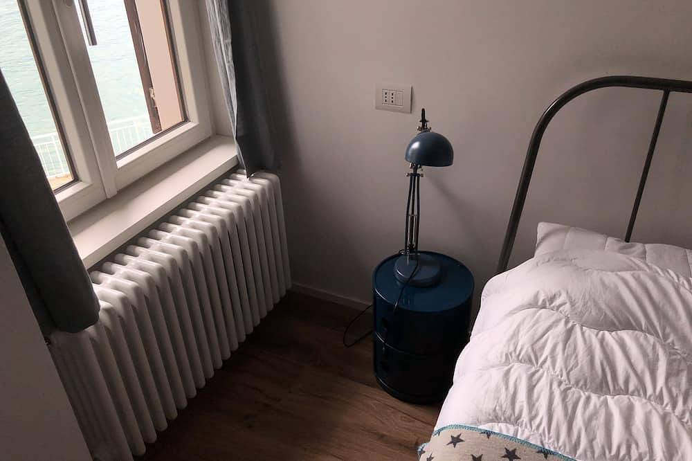 Schönes Ferienhaus direkt am See - privater Seezugang und herrliche Aussicht in Osteno, Claino con Osteno