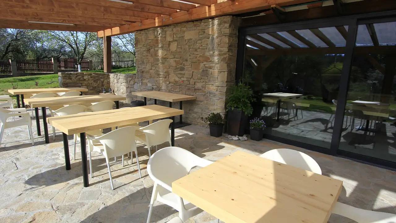 Villa für 24 Personen (360 m²) in Býšovec in Region Hochland