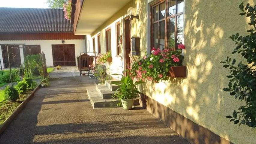 Ferienwohnung für 3 Personen, mit Garten am Attersee - 2