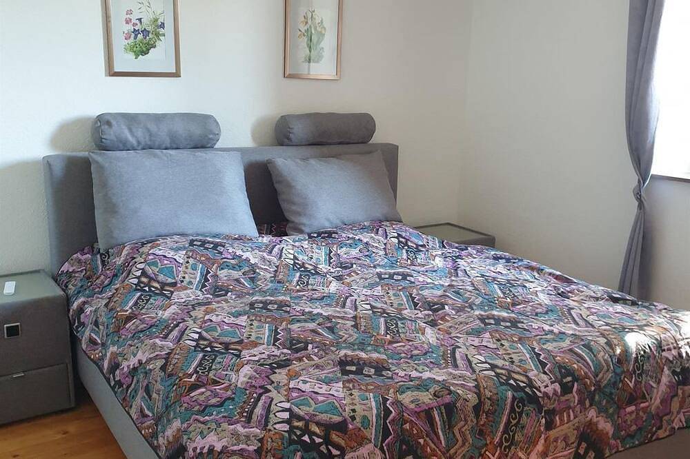 Ganze Wohnung, Eifel-Hügelhaus Plütscheid - 5-Bett-Ferienwohnung  Dusche/Wc, 3 Schlafräume in Plütscheid, Eifelkreis Bitburg-Prüm