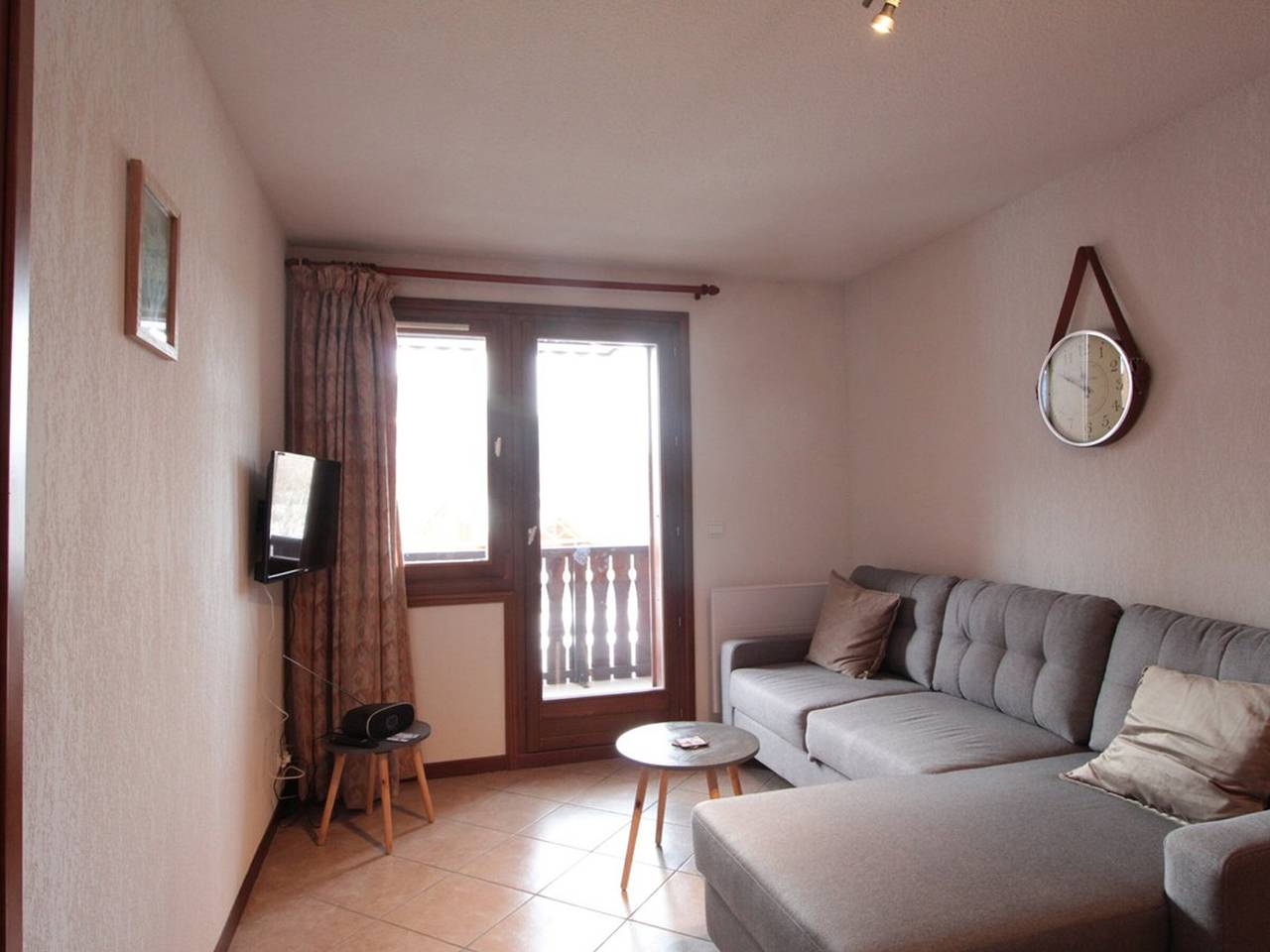 Entire apartment, Functional 3-Room Apt for 6 with Parking, Central, Close to Shops and Slopes in Les Carroz, Arâches-la-Frasse