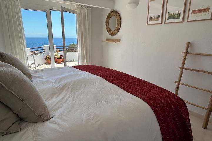 Neu! Villa Nostrum mit herrlichem Meerblick, kurzer Fußweg zum Strand & Bars & AC in Binibeca, Sant Lluís
