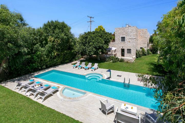 Location de vacances pour 8 personnes, avec jardin dans Gouves