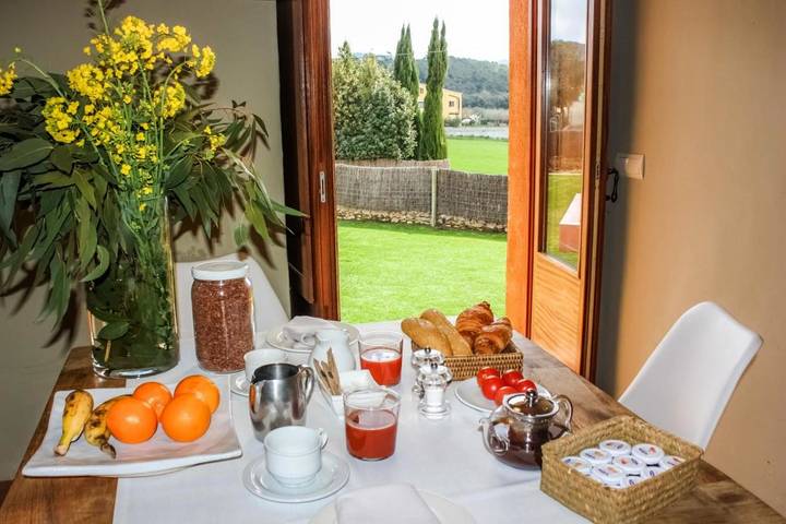 Casa rural para 2 personas, con piscina además de terraza y jardín en Regencós - 4