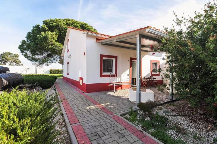 Location de vacances pour 4 personnes, avec Terrasse ainsi que Jardin et Vue dans Pinhal Novo