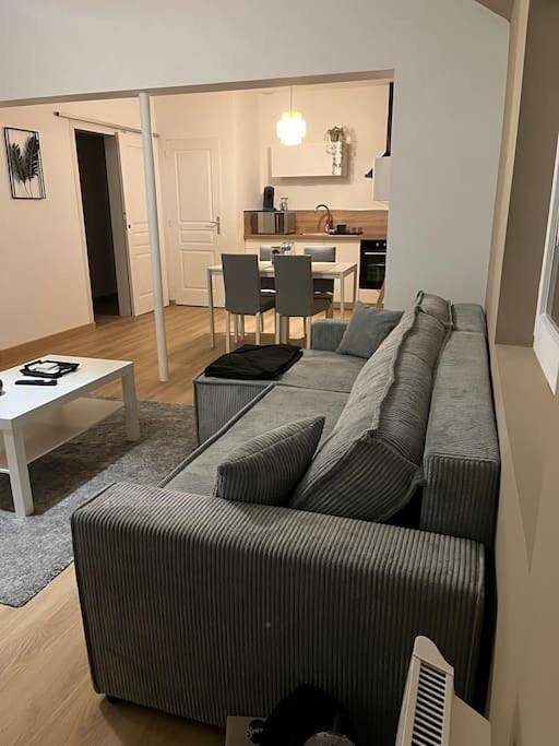 Gîte pour 4 personnes, avec terrasse ainsi que sauna et jardin à Berthenay