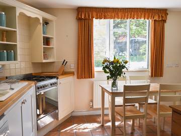Log Cabin for 4 People in Chipping Campden, The Cotswolds, Photo 4