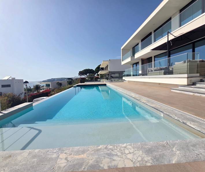 Villa pour 8 personnes, avec Terrasse ainsi que Jardin et Vue sur le lac dans Nadadouro