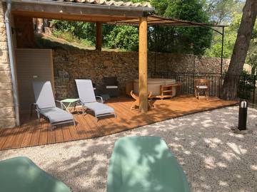 Gîte pour 2 personnes, avec piscine et vue ainsi que sauna et jardin à Saint-Paul-et-Valmalle