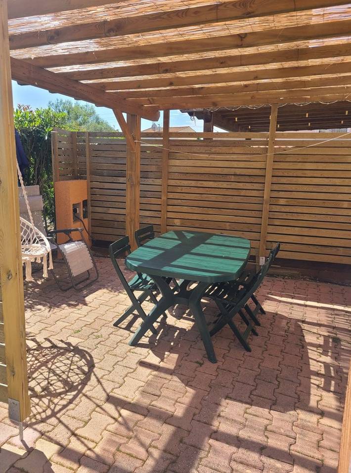Gîte pour 4 personnes, avec piscine et terrasse