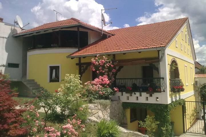 Appartement de vacances pour 4 personnes, avec jardin et jacuzzi