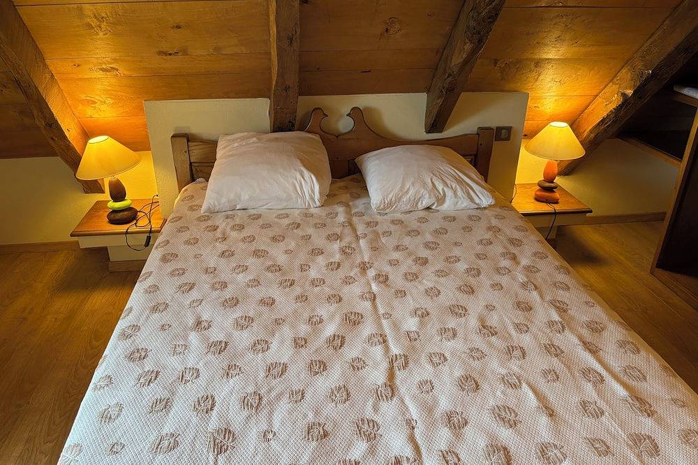 Gîte à la ferme aux portes de L’aubrac. Ancienne grange restaurée tout confort in Castelnau-de-Mandailles, Parc naturel régional de l'Aubrac